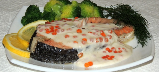 Salmonovo zrezek v kremasto omako v peči