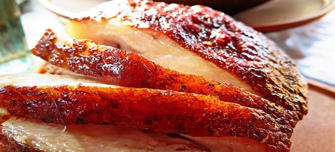 Dimljena slanina u pećnici s lukom