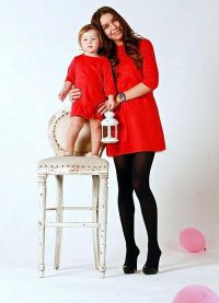 идентични рокли за майки и дъщери 4
