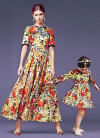 идентични рокли за майка и дъщеря 8