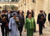 Английская королева на приеме во дворце Сан-Антон