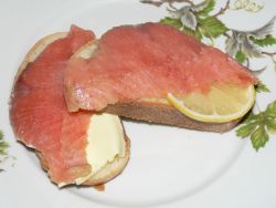 sendviči s slanim ružičastim lososom
