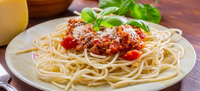 mesna omaka za špagete