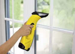 Kako očistiti prozore s strugalicom