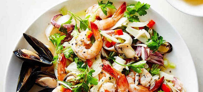 Salata z morsko hrano