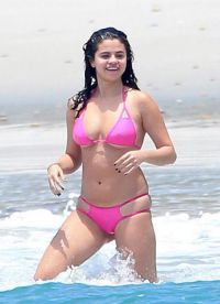 Selena Gomez w stroju kąpielowym 2015 3