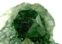 Полудраго камење зелене боје 18