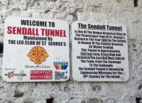 Табличка около входа в туннель