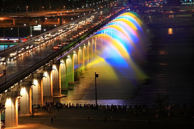 Мост фонтанов в Сеуле