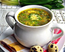 zielona zupa z kapusty ze szczawiu i jajkiem