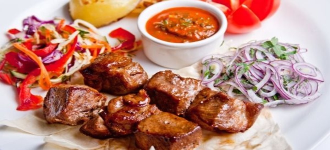 kebab wołowy w powolnym kuchenka