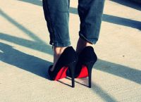 Обувки с червена подметка 1