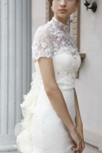 Сватбена рокля с къси дантели 2
