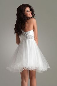 Krótka biała sukienka 1