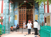 Вход в храм Шри Веерамакалиамман