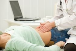 jaké jsou příznaky mimomaternicového těhotenství