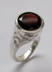 stříbrný prsten s granátem2