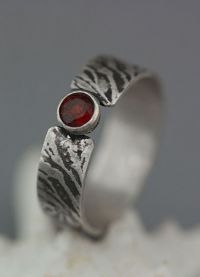 stříbrný prsten s granátem3