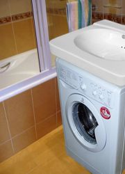 Мивка "водна лилия" над пералната машина