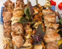 kebab wieprzowy z cytryną i cebulą