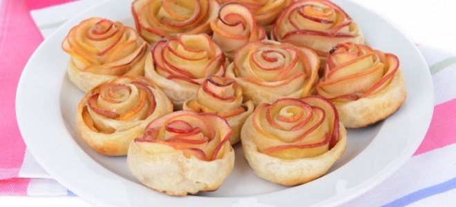 Puff pečené růže s jablky - recept