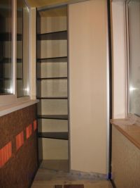 Плъзгащ се гардероб на балкона 3