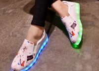 Обувки със светлинна подметка1