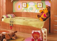 Kavč v otroški posteljici za dečka12