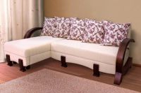Sofa s drvenim naslonima za ruke 10