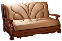 Sofa z drewnianymi podłokietnikami 1