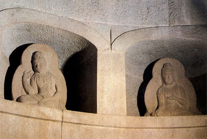 Статуи вокруг Будды