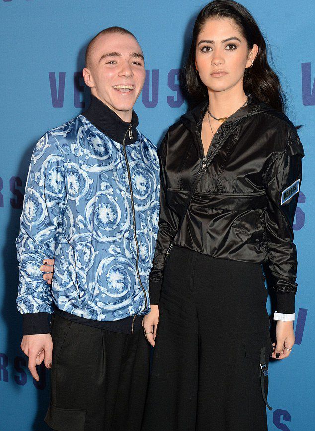 Рокко Ричи и  Ким Торнбулл на показе Versus Versace AW17 