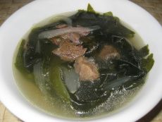 korejská mořská kapustová polévka