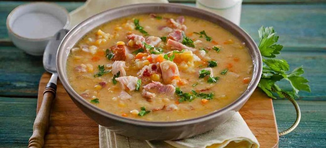Грахова супа са димљеним месом у спорим кухињама