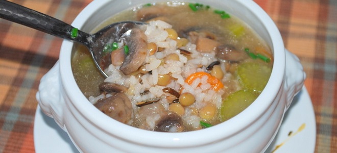 Оризова супа с пилешки бульон