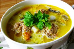 сирова супа са месним куглицама у спорим кухињама