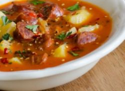 kako kuhati prekajeno klobaso juho