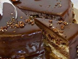 Обикновена шоколадова торта със сметана