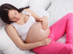 bodnutí bolestí v břiše během těhotenství