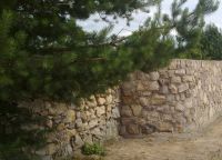 Камена ограда1