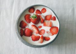 jahody s mléčnými kalorií