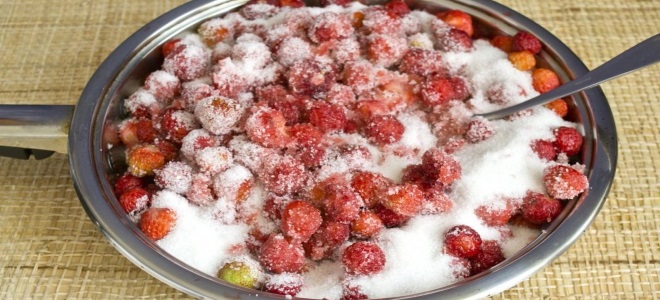 zdrobljene jagode s sladkornim receptom