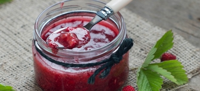 Strawberry pire s sladkorjem - recept