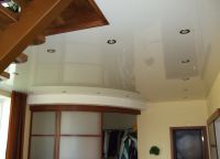 stropní stropy v domě 7