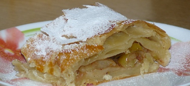 Strudel jabłkowy - przepis z ciasta francuskiego