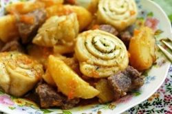 месо и картофена струнна рецепта