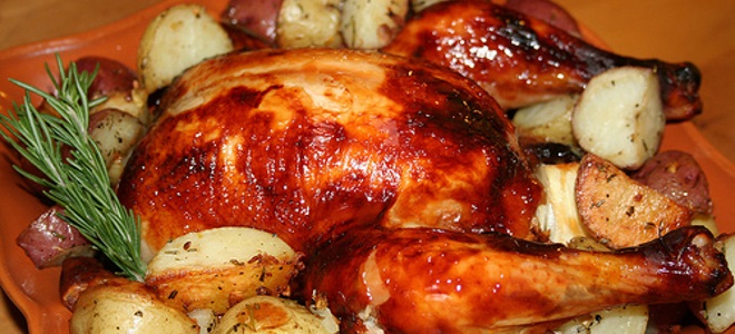 Piščanec polnjena s krompirjem v peči