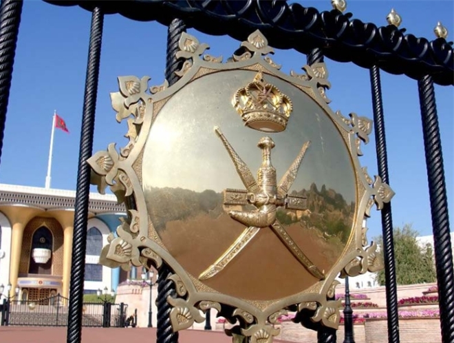 Герб султана на воротах дворца
