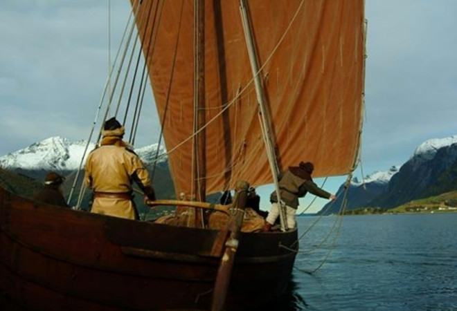 Лодка викингов