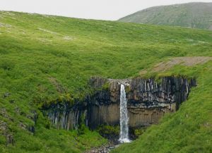 Водопад Свартифосс и окуружающая его природа